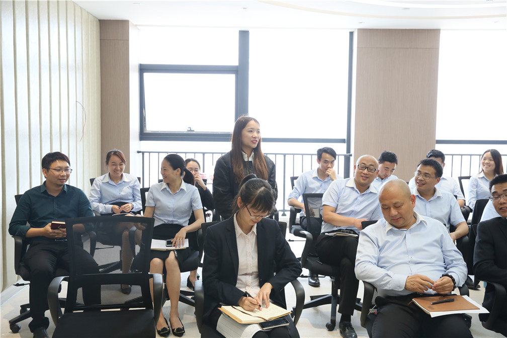 “凝聚力量，共創(chuàng)輝煌”德利豐家居月度總結(jié)暨(圖13)
