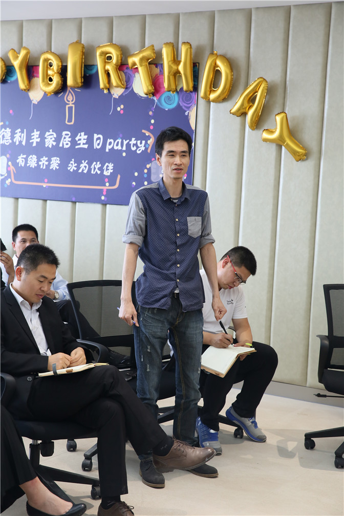 “凝聚力量，共創(chuàng)輝煌”德利豐家居月度總結(jié)暨(圖14)